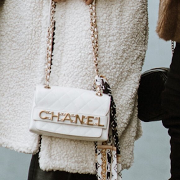 Chanel 2020 White Leather Enchained Logo Front Flap Bag - Picture 2 of 8
